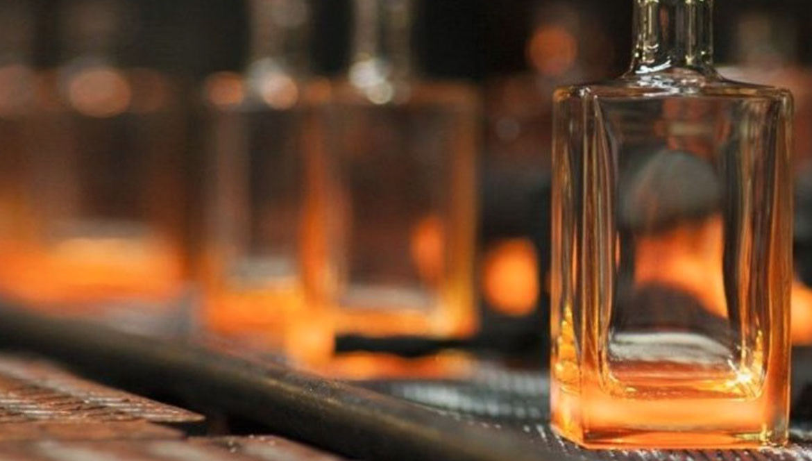 How is glass, useful for the packaging of cognac is made ?